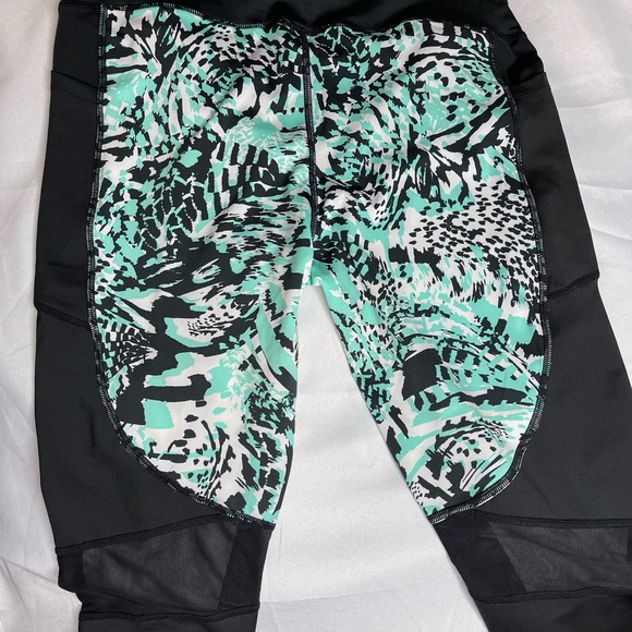 LuLaRoe Fearless Crop Fitness Leggings - Picture 6 of 7